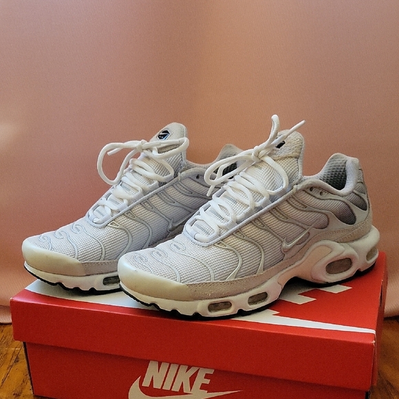 Nike Air Max White and Silver Sneakers 🔥 - Picture 1 of 14